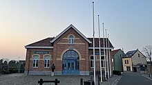 Moerbeke station in 2022 Stationsgebouw Moerbeke-Waas.jpg