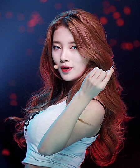 Tập_tin:Suzy_on_16_December_2013_04.jpg