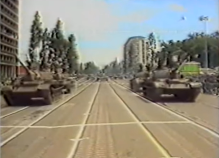 Tập_tin:Tanks_in_Kinshasa_-_Zairian_Armed_Forces_1985.png