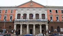 Théâtre comunal Niccolò Piccinni à Bari.jpg