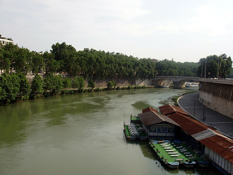 File:The Tiber River.jpg