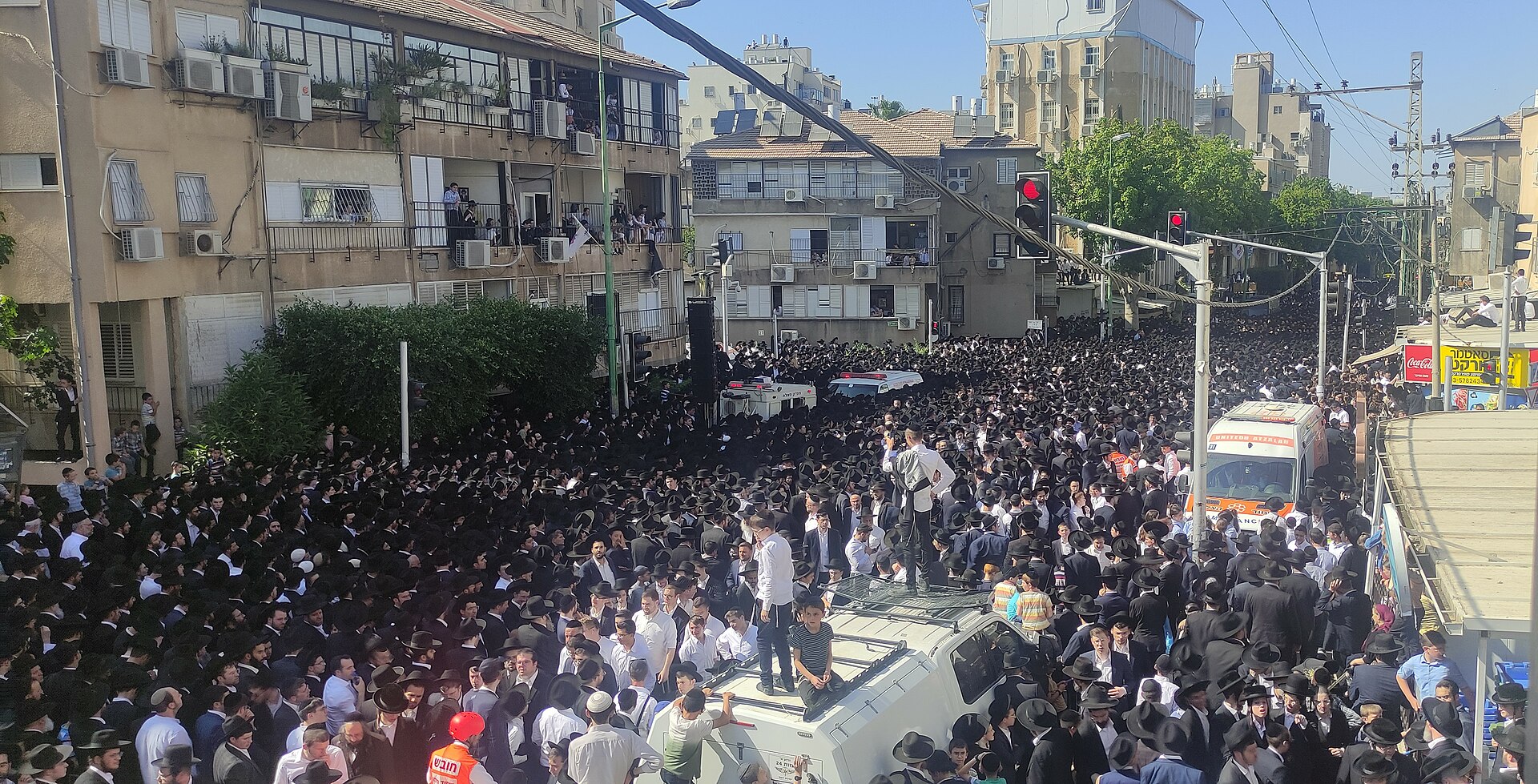 The funeral of Rabbi Gershon Edelstein Chazon ish street