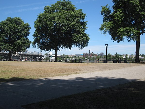 A typical daytime scene on the waterfront (June 2014)