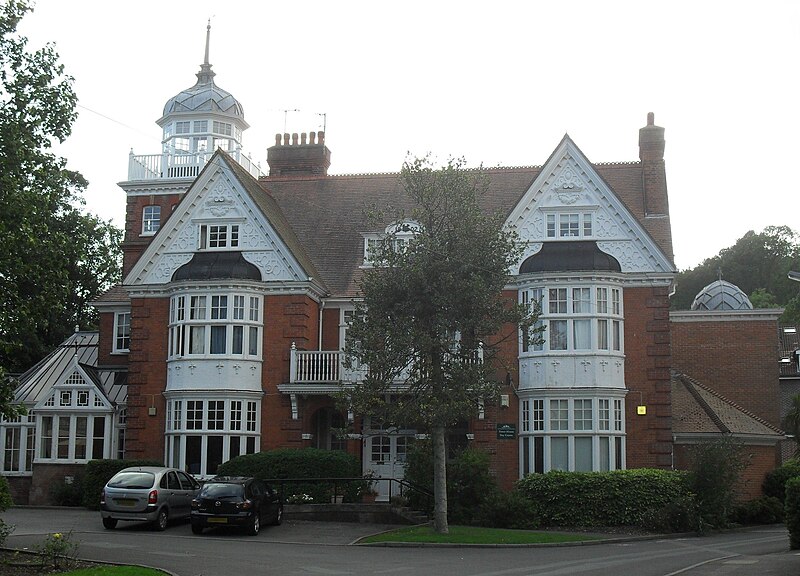 File:Tower House, London Road, Withdean (August 2010) (NHLE Code 1381677) (2).JPG