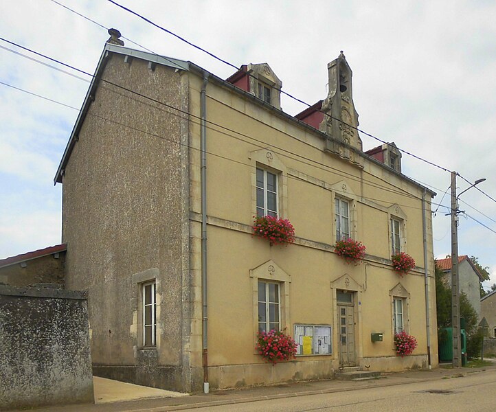 File:Tranqueville-Graux, Mairie.jpg