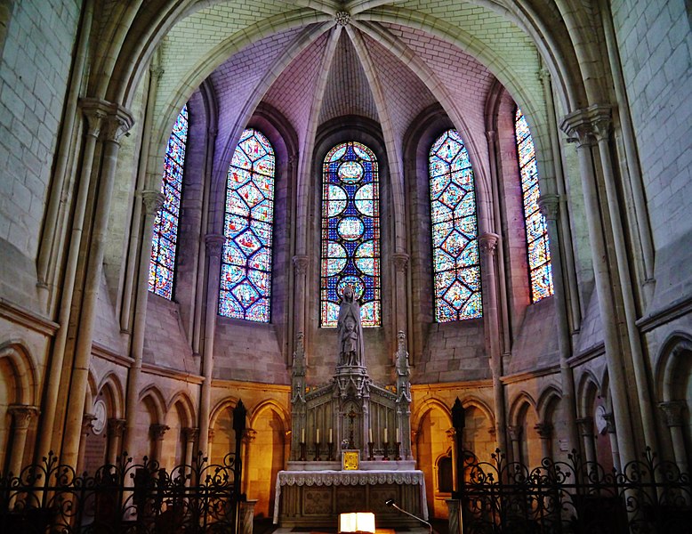 File:Troyes Cathédrale St. Pierre et Paul Innen Chorumgangskapelle 1.jpg