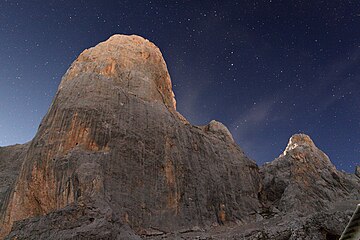 Picu Urriellu a la luz de la Luna, Picos de Europa, Asturias