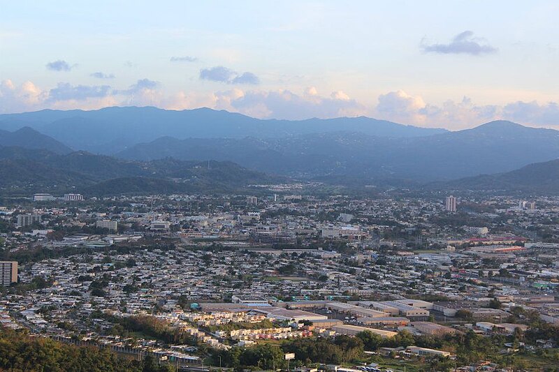 File:Valle de Caguas3.jpg