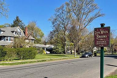 Historic district sign