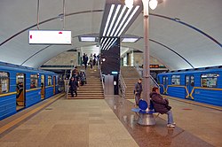 Vasylkivska metro station Kiev 2011 03.jpg