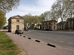 The octroi pavilions at the crossroads with Avenue de Porchefontaine form a symbolic entrance to the royal city.