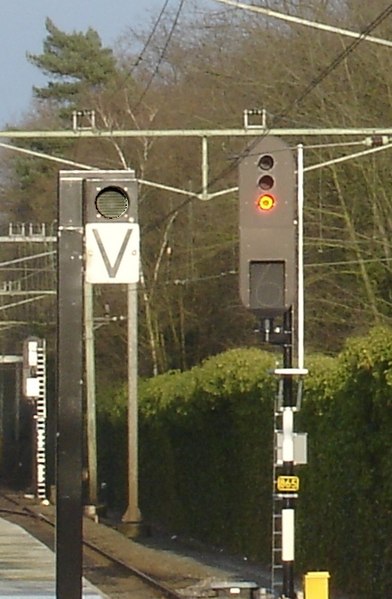 File:Vertreklicht uit (cropped).jpg