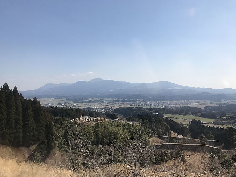 File:View of Kirishima Mountains from Limited Express "Isaburo-Shimpei".jpg