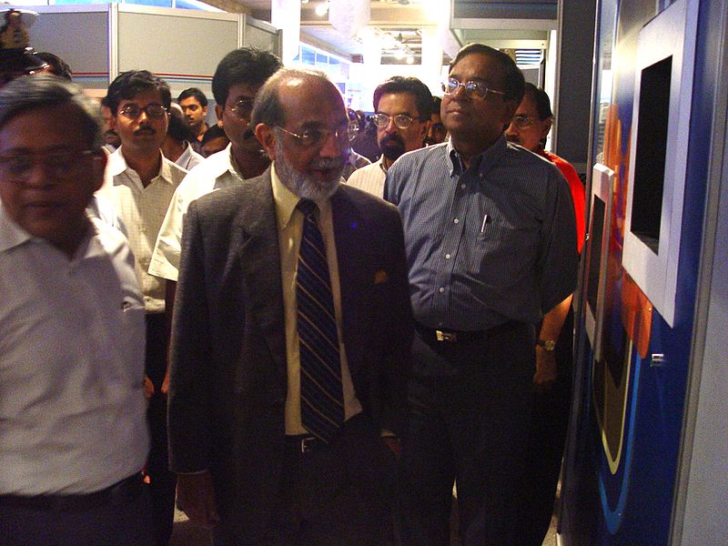 File:Viren J Shah Visits Exhibition Illusions - BITM - Kolkata 2004-05-02 01374.JPG