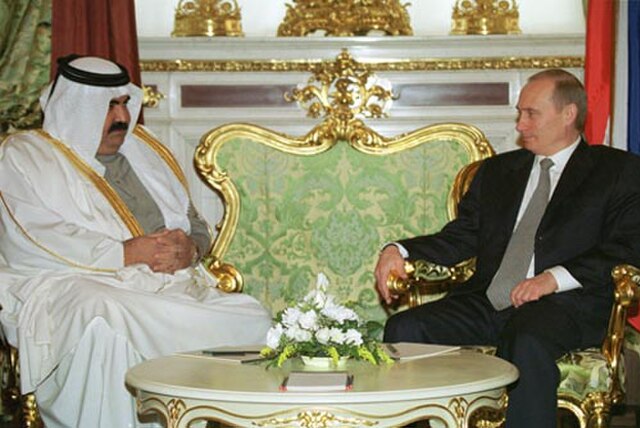 Hamad bin Khalifa in the Kremlin with Russian President Vladimir Putin, December 2001