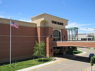 File:Von Maur Interior Concourse.jpg - Wikimedia Commons