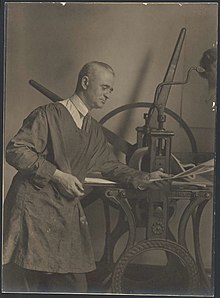 Will Dyson (1930s) Will Dyson at his printing press.jpg