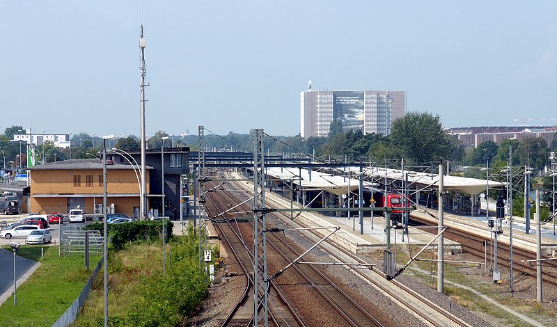 File:Wolfsburg, Hauptbahnhof von Osten, 3.jpeg