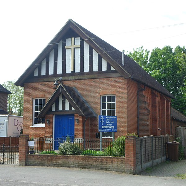 File:Worplesdon United Reformed Church, Perry Hill, Worplesdon (May 2014) (2).JPG