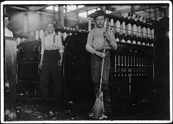 Child laborers at Anniston Yarn Mills, 1910. Photo by Lewis Hine.