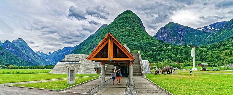 File:"Das Norwegische Gletschermuseum ist landesweit führend bei der Vermittlung von Wissen über Gletscher und Klima". 01.jpg