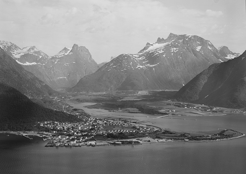 File:Åndalsnes - no-nb digifoto 20150107 00234 NB MIT FNR 20584 (cropped).jpg