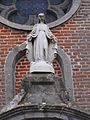 Statue de la Vierge sur la façade