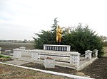 Братська могила радянських воїнів. Поховано 39 чол., с. Чарівне, Гуляйпільський р-н, Запорізька область.jpg