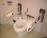 オストメイト対応トイレ パウチしびん洗浄水栓使用型。