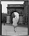 (Portrait of Ann Hathaway, Washington Square, New York, N.Y., ca. May 1947) (LOC) (5306387953).jpg