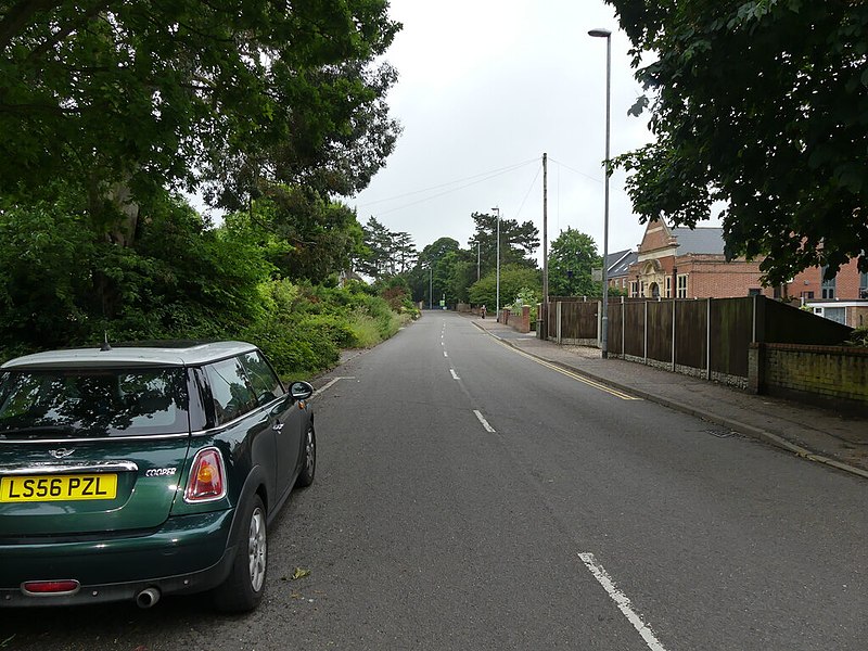 File:-2021-06-19 Looking south along Yarmouth Road, North Walsham.jpg