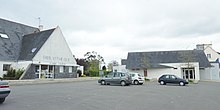 Cast : la mairie et la bibliothèque.