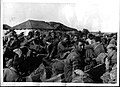 01941 Gefangene Sowjet-Soldaten vor dem Antransport in ein Gefangenenlager am 3. 07..jpg