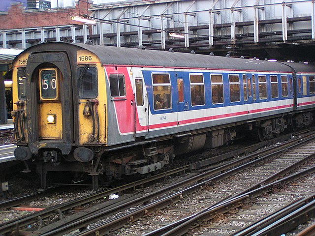 A 1950s Mk1-based Class 411 (4-CEP) "slam-door" EMU at London Victoria station, in Network SouthEast livery (March 2003)