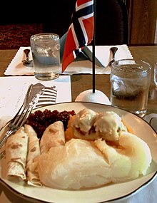 Lutefisk prepared for the national day of Norway, here served with rutabaga, meatballs, lingonberries, and lefse 17MaiLutefisk2006-05-17.JPG