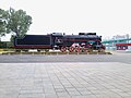 Dampflokomotive L-3516 vor dem Stadion