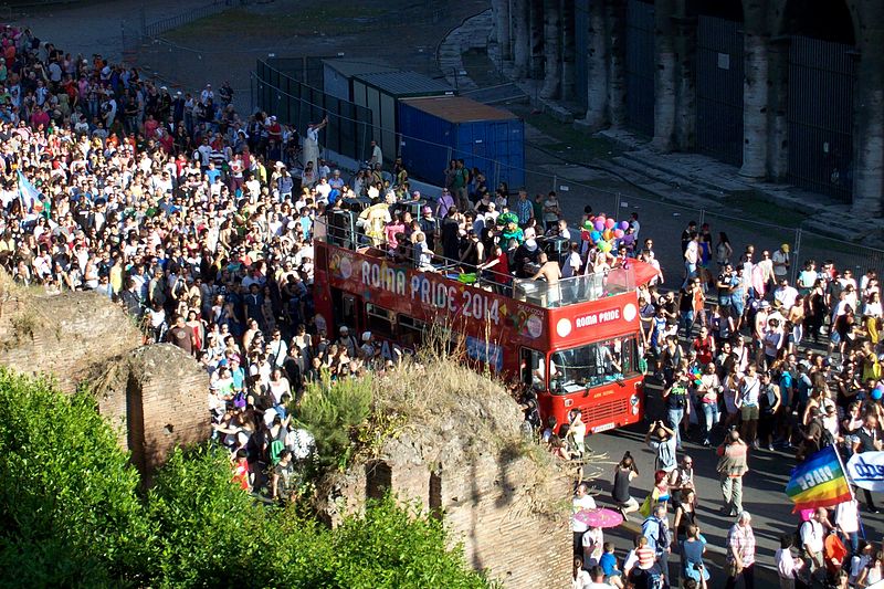 File:2014-06-07 Roma Pride the double deck bus.jpg