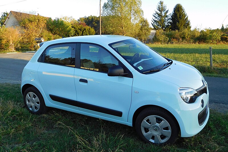 File:2016 Renault Twingo III SCe 70 Life.jpg