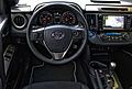 2016 Toyota RAV4 Hybrid 2.5 VVT-i Innenraum Cockpit Interieur.jpg
