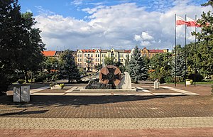 20170920 1521 c455 ngaya-sol-1s gimnazjalna pomnik-bohaterow-mc-a.jpg