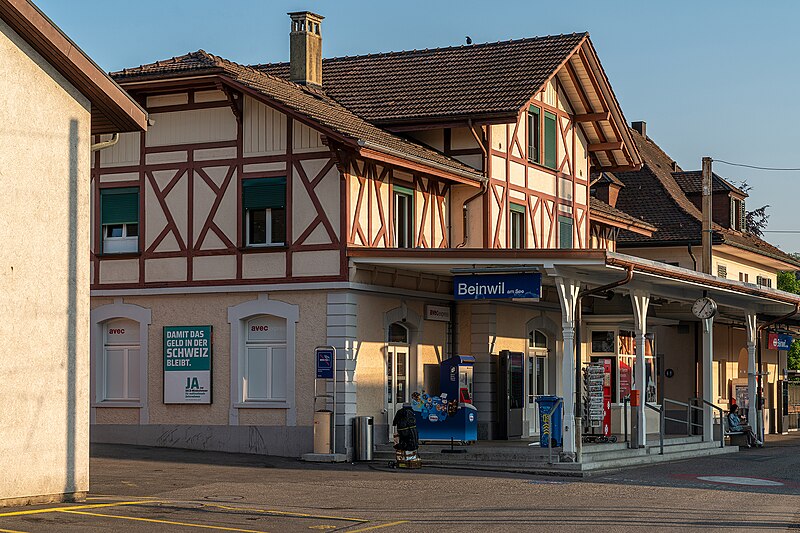 File:2023-Beinwil-am-See-Stationsgebaeude.jpg