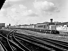 D65 (45 111) der British Rail fährt im September 1983 mit einem Reisezug nach Newcastle in die Manchester Victoria Station ein