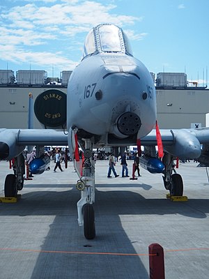 航空機 A-10: 開発, 特徴, 運用