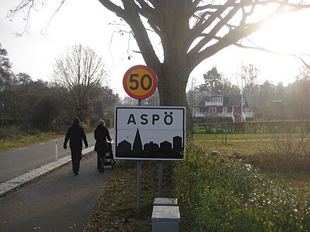 The main road into Aspö