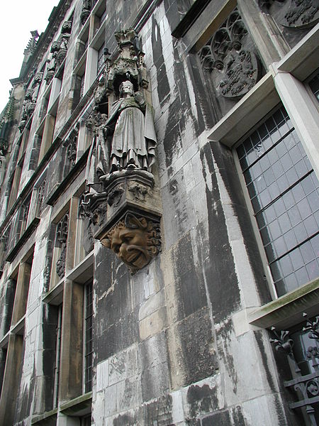 File:Aachen-Rathausplatz-Fassade-PIC00124.JPG