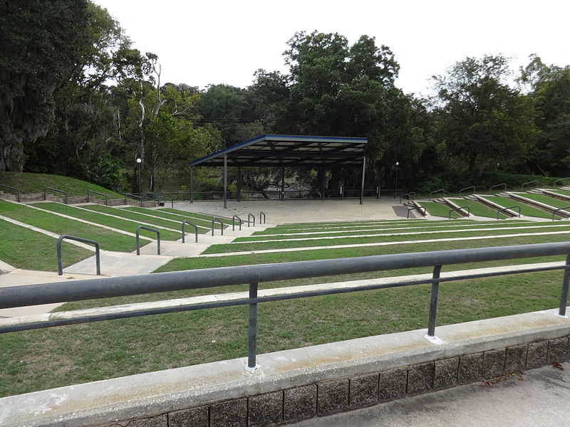 File:Ampitheater in Veterans Park, Albany.JPG