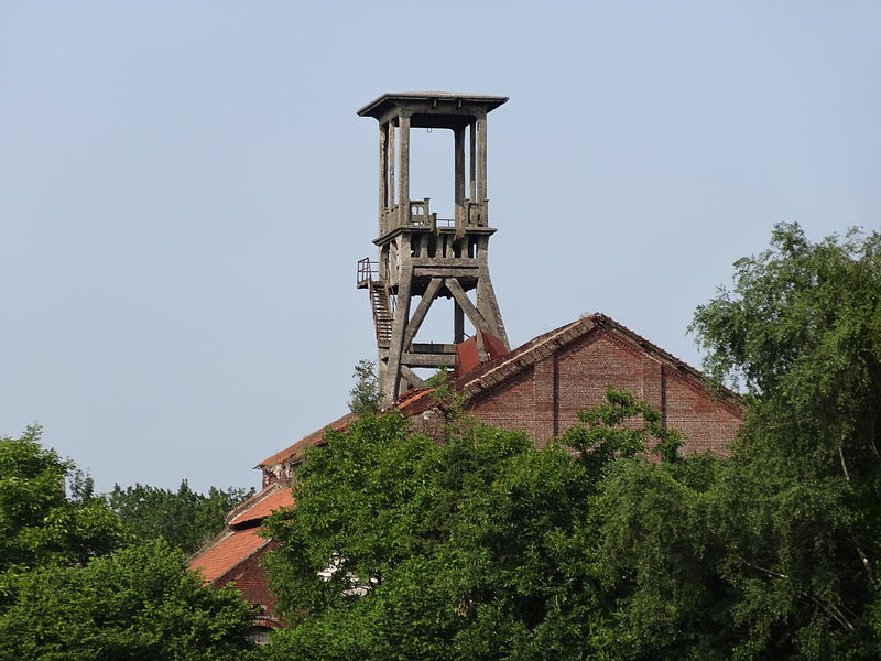 File:Anhiers - Fosse n° 2 des mines de Flines (01).JPG