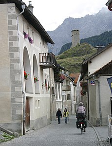 Strasse mit Radwanderer