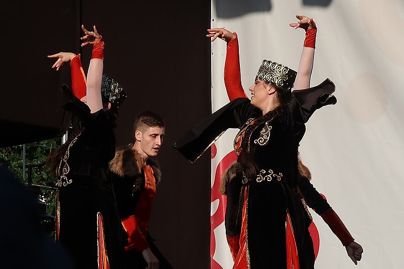 File:Armenian dancers. HlushenkovFolkFest in Khmelnytskyi, Ukraine. Photo 76.jpg