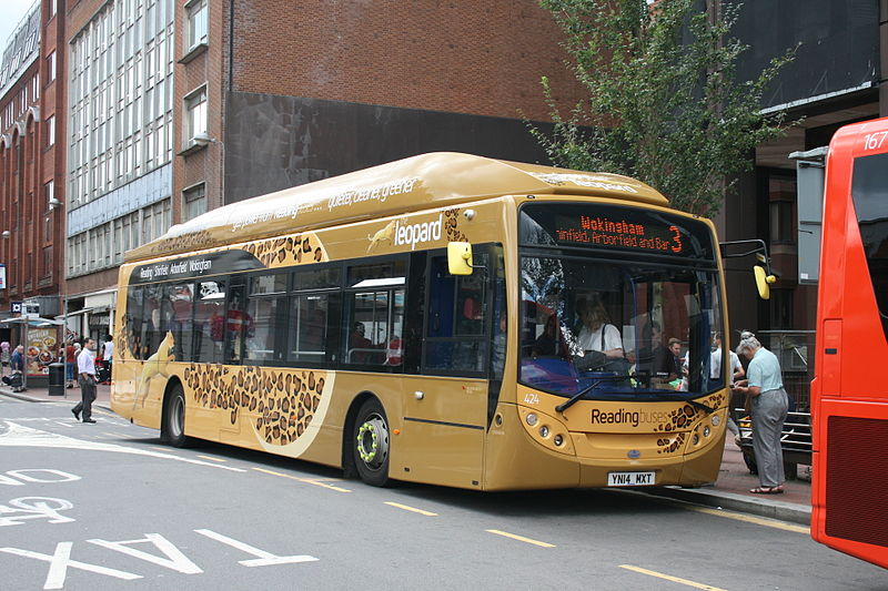 File:Au Morandarte Flickr Reading Buses 424 on Route 3, Reading Station (14797191111).jpg